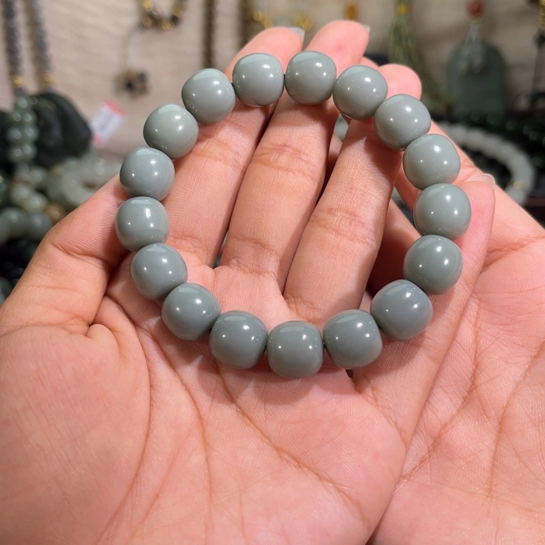 丹***饰和田玉未镶嵌手链