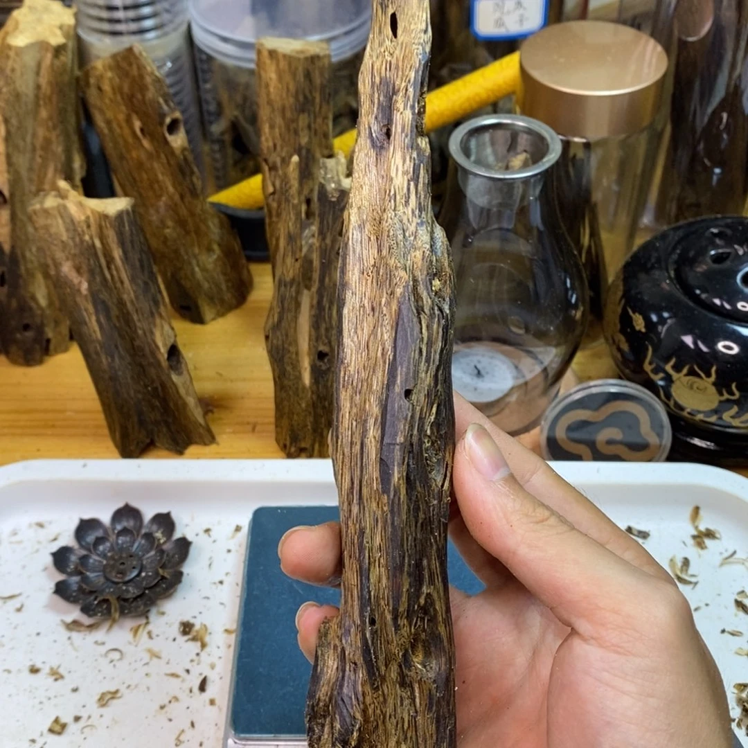 沉香高油香薰路河72克