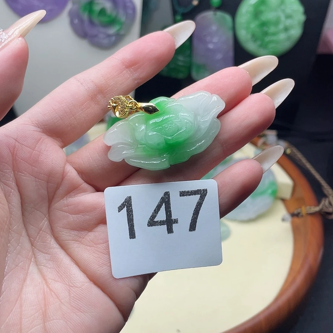 翡翠未镶嵌吊坠(赠链)