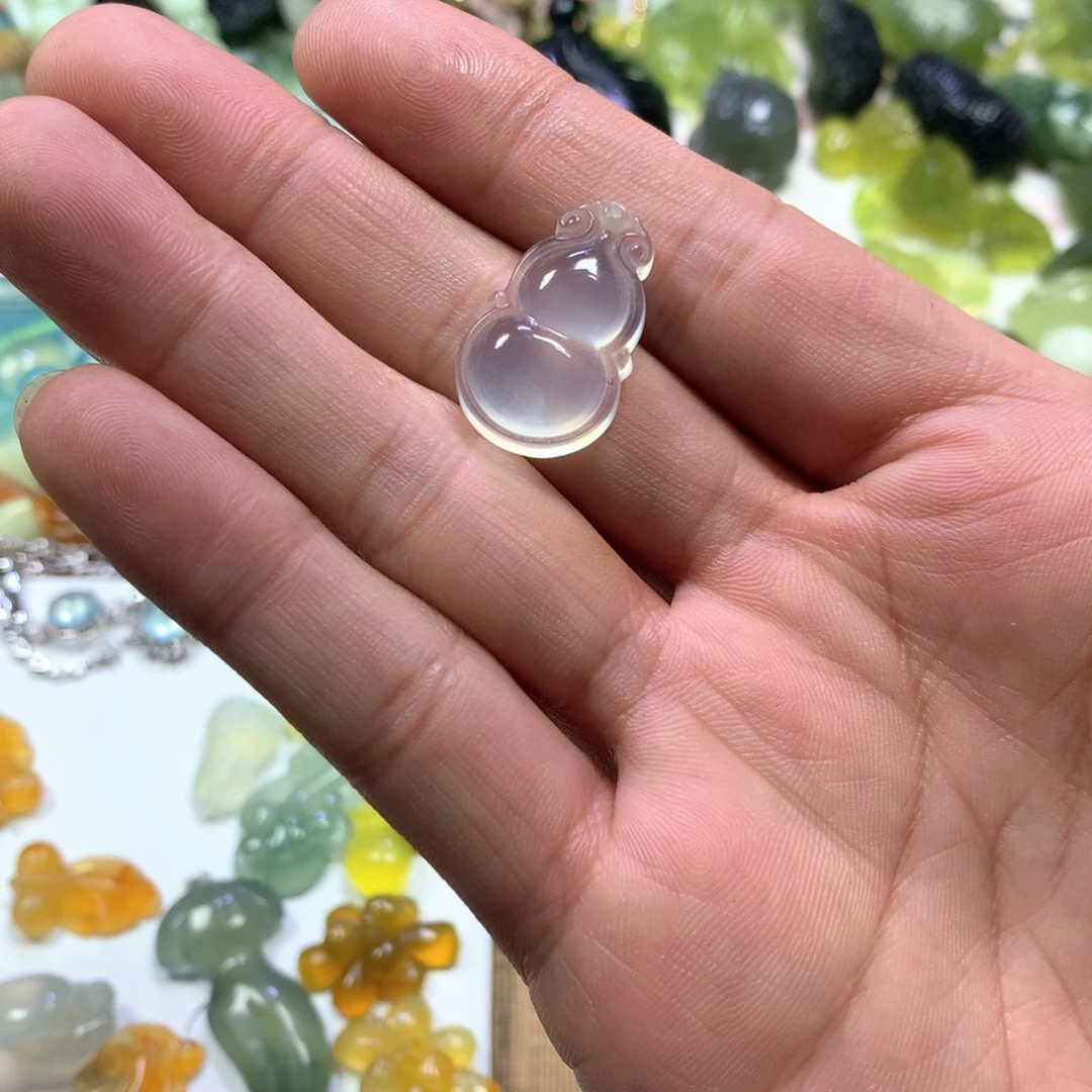 岫玉颈饰未镶嵌单面葫芦