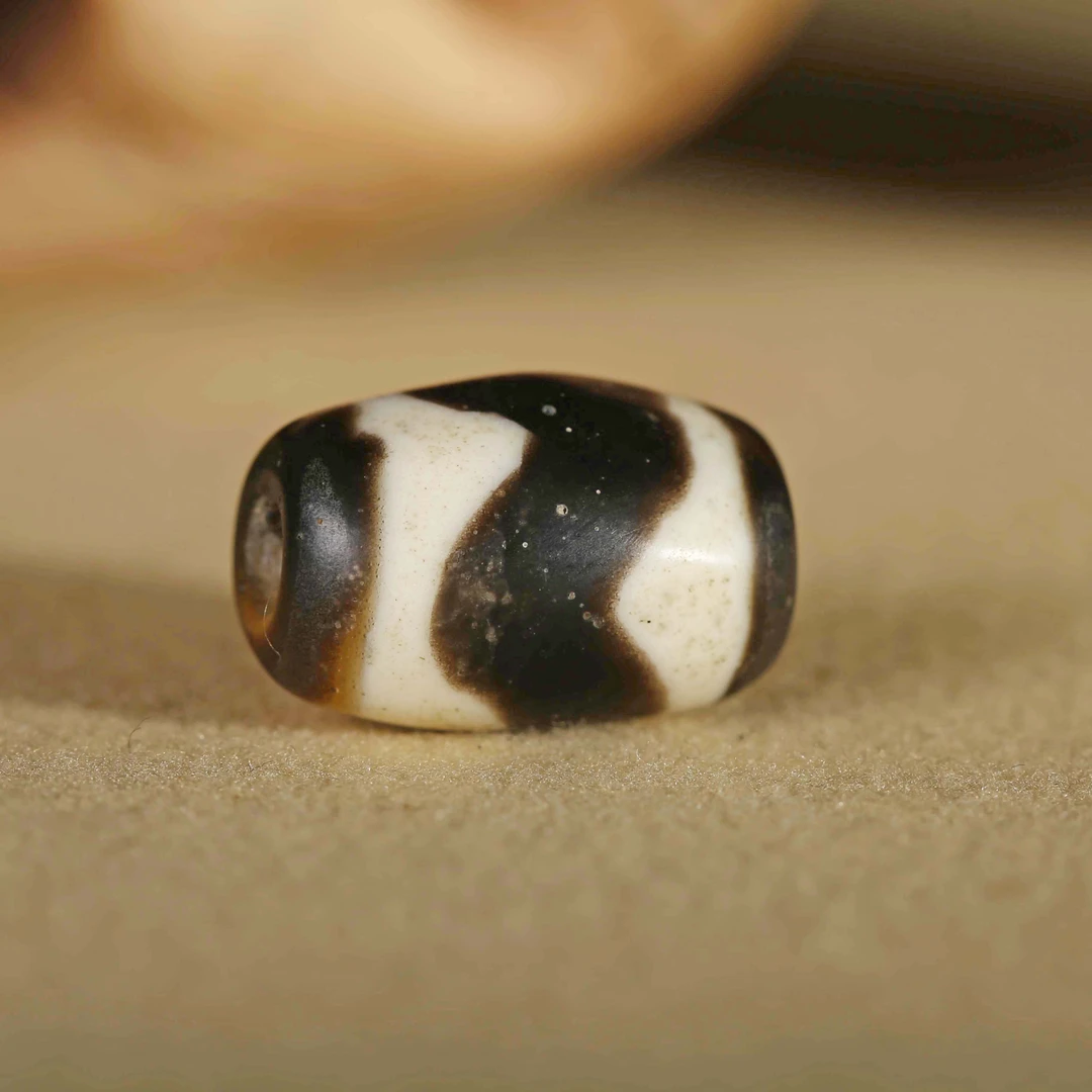 【济文阁】JZYM25011953清代 虎牙纹料器勒子