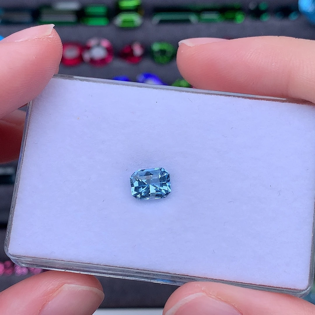 丢***丢海蓝宝石裸石1.2克拉圣玛利亚