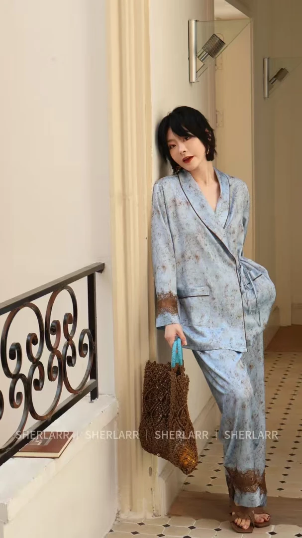 2026款V领保暖女常规款睡衣家居服套装睡袍蓝色舒适印花春夏秋冬