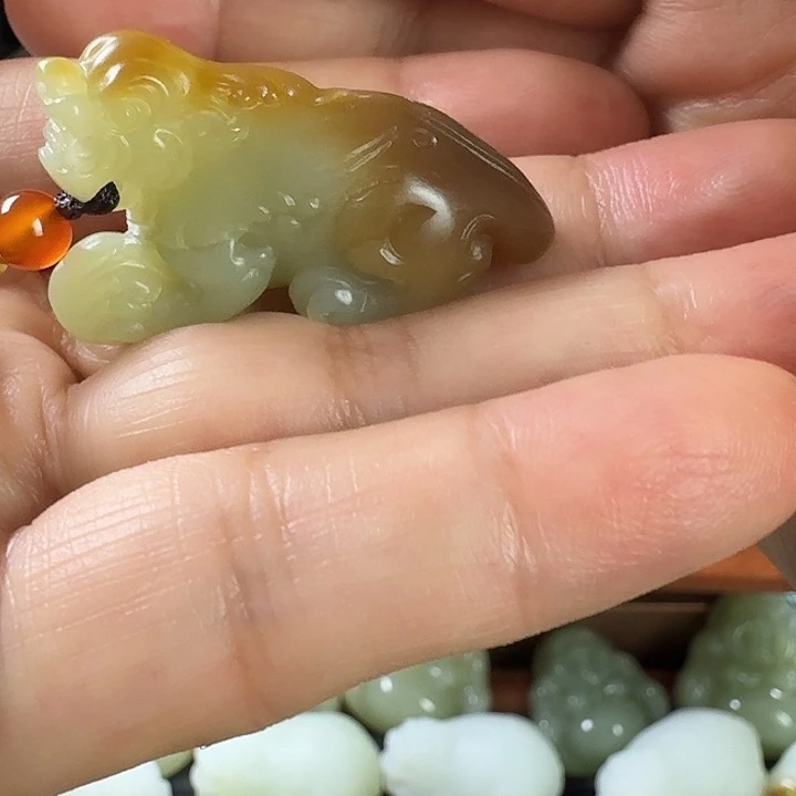 赤***路和田玉（糖玉）未镶嵌颈饰