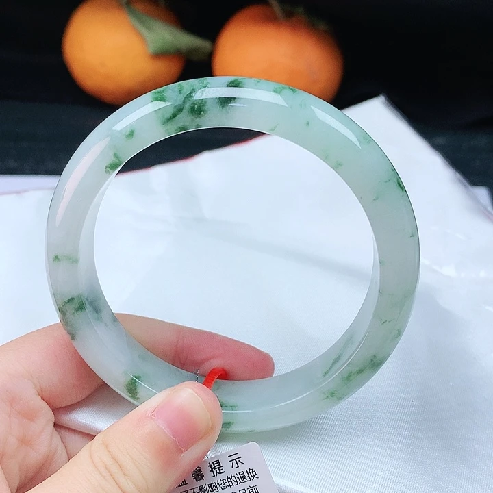 翡翠手镯未镶嵌57圈