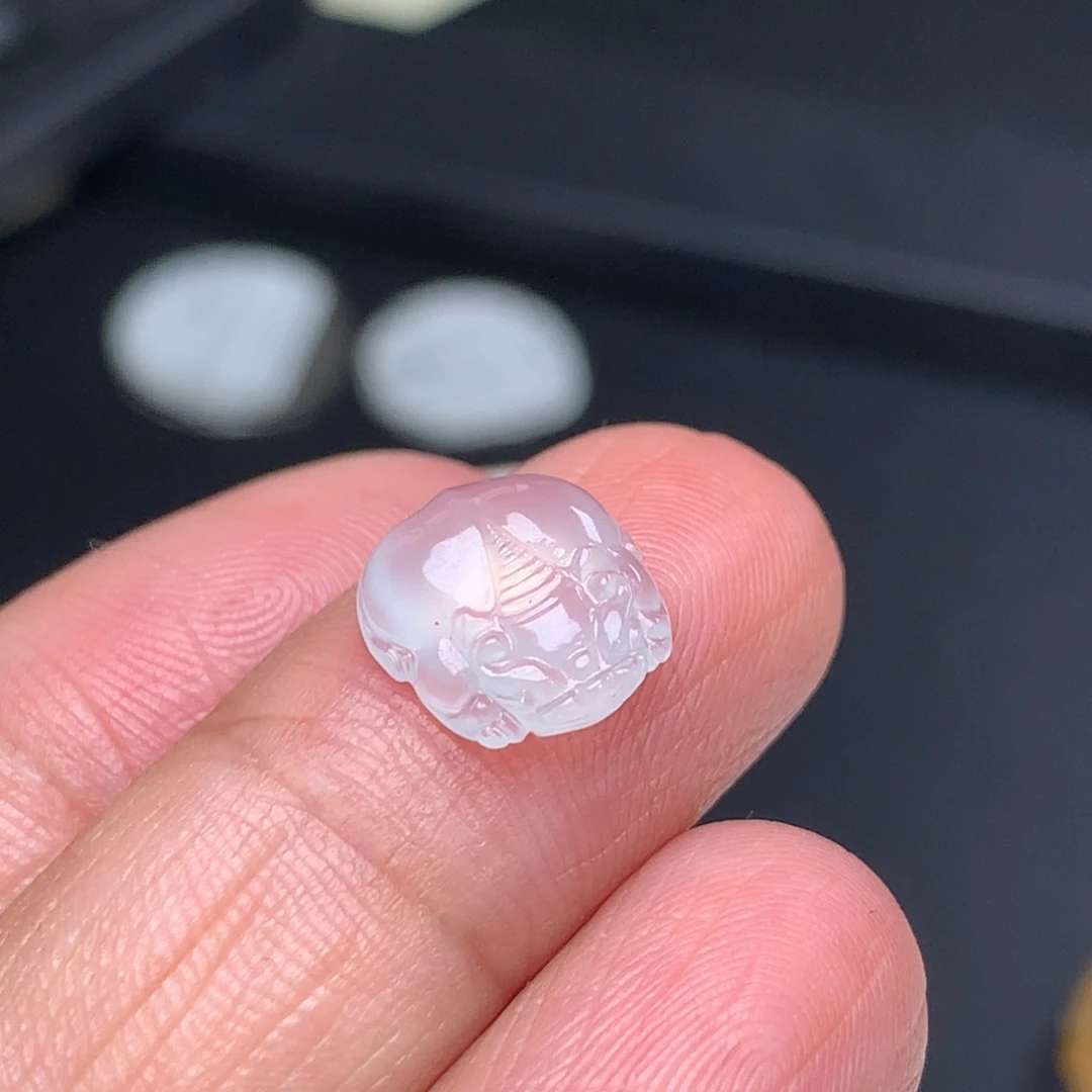 翡翠未镶嵌颈饰貔貅