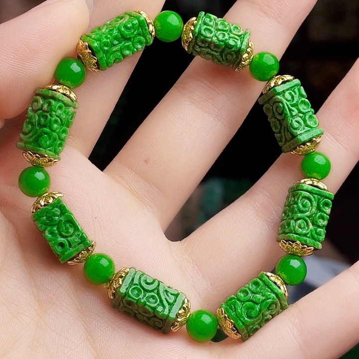 翡翠未镶嵌颈饰多样性