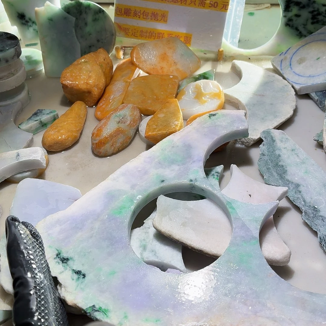 颈饰未镶嵌翡翠边角料