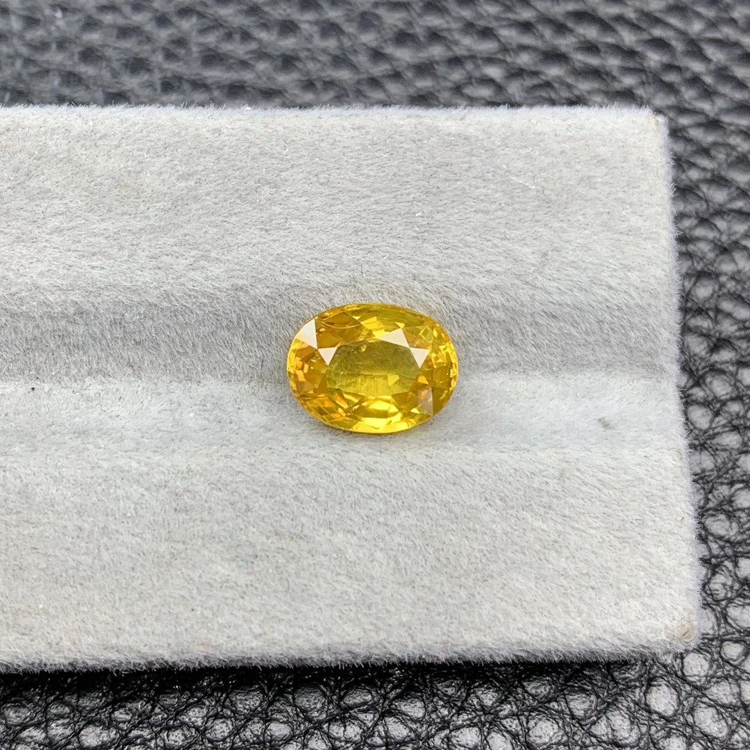 天然金丝雀黄蓝宝裸石3.1克拉尺寸9.6*7.3mm晶体亮丽通透大颗粒