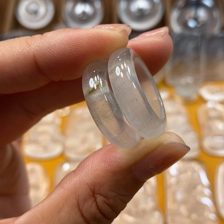 石英质玉吊坠未镶嵌