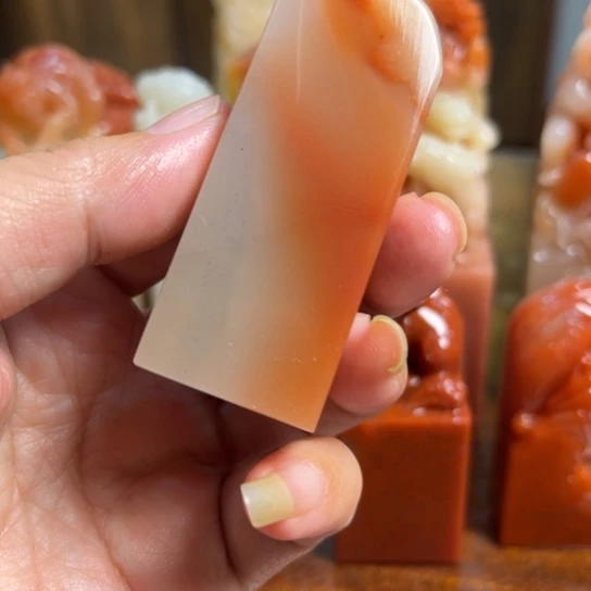 老挝石一****）老挝保利石素章