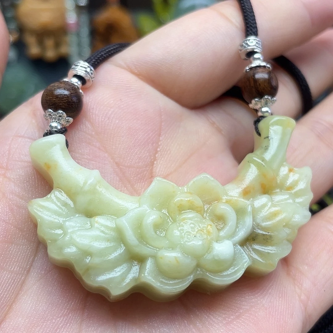 蛇纹石玉未镶嵌颈饰
