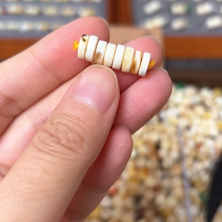 蜜蜡未镶嵌裸石7.7mm一组