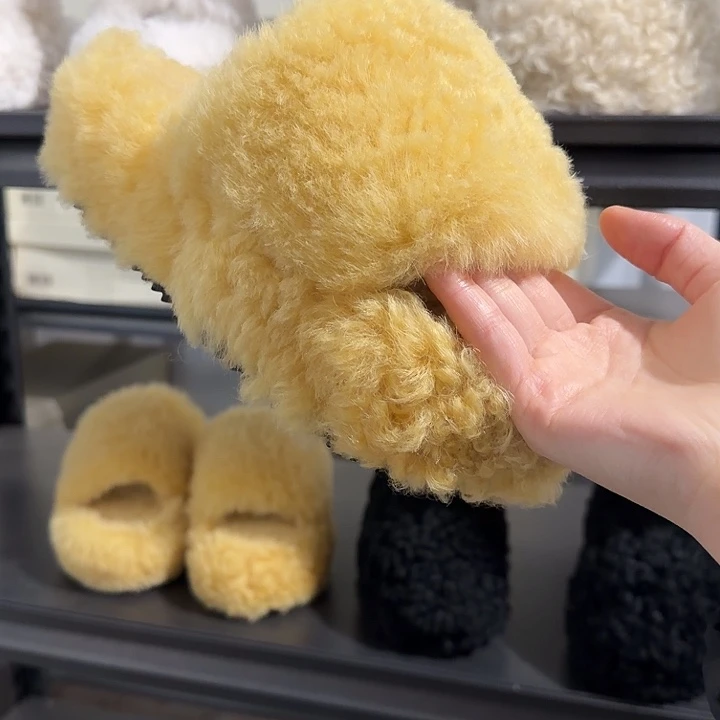 34黄色卷毛露脚五厘米