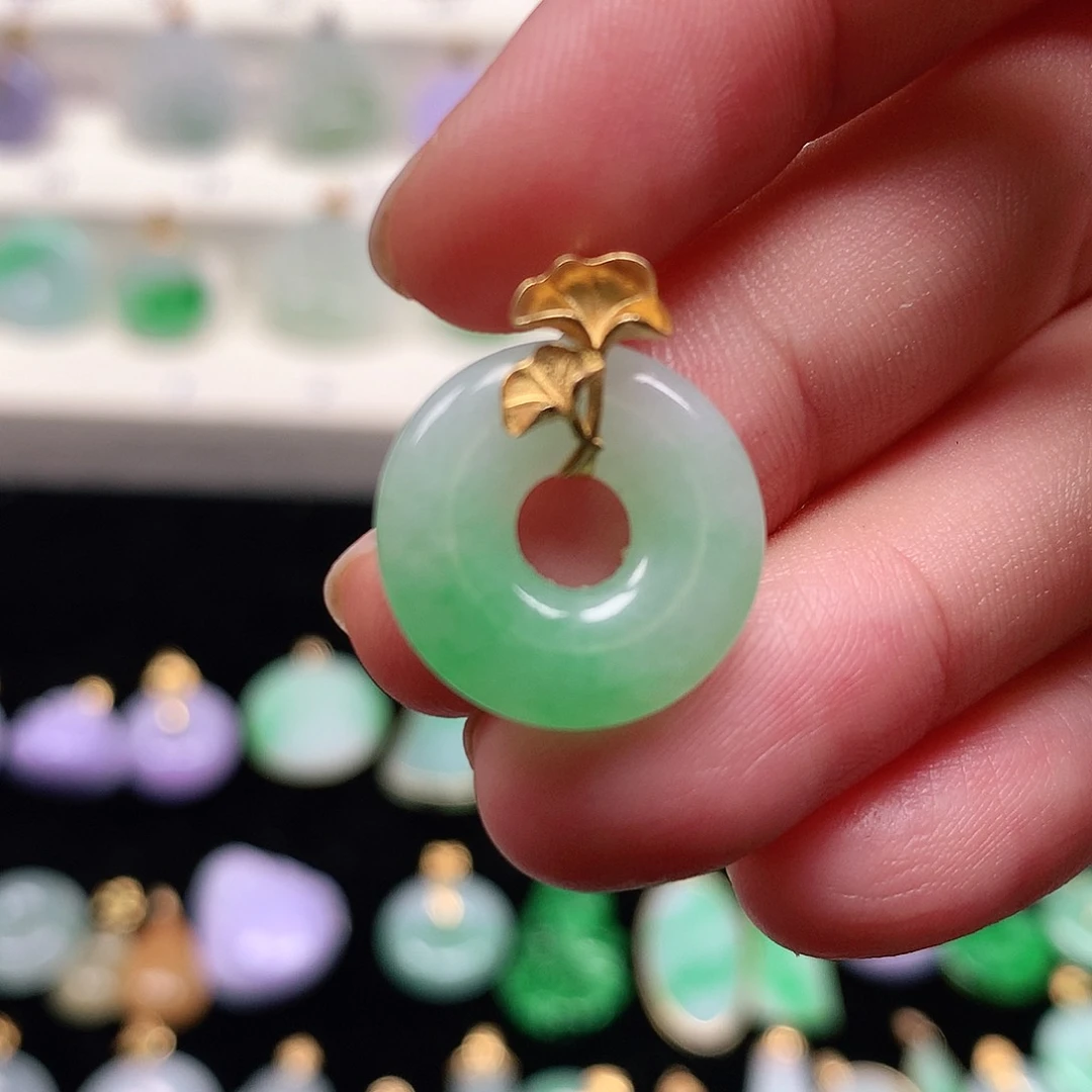 颈饰18K金镶嵌翡翠翡翠吊坠