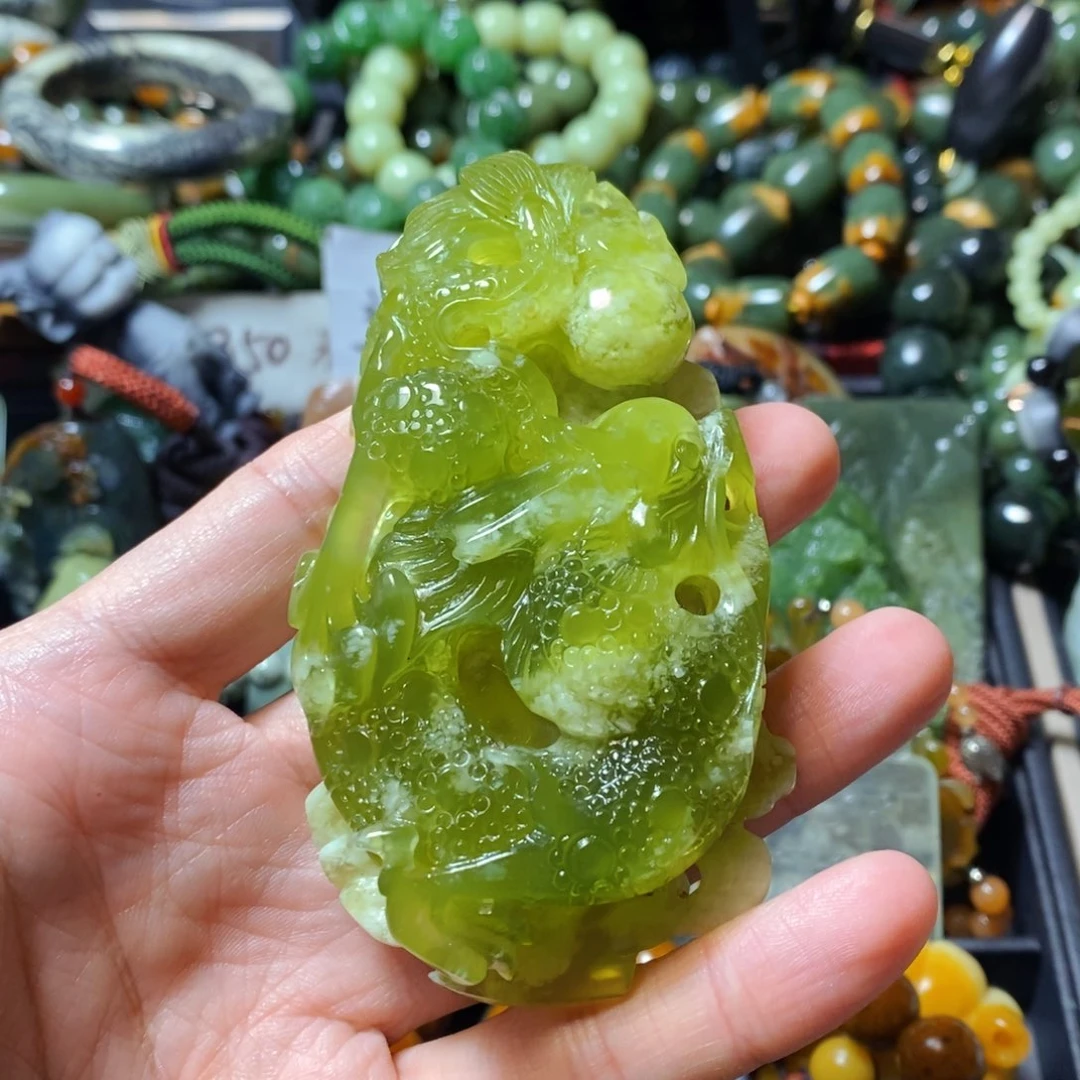 蛇纹石玉未镶嵌颈饰