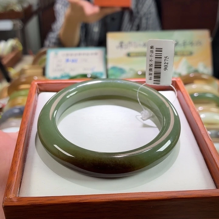 未镶嵌手镯和田玉14。 57