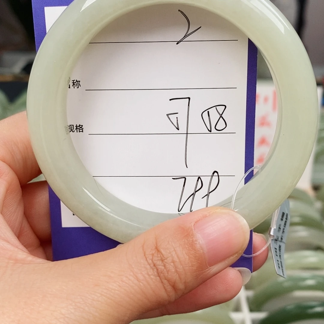 和田玉未镶嵌手镯微色差2