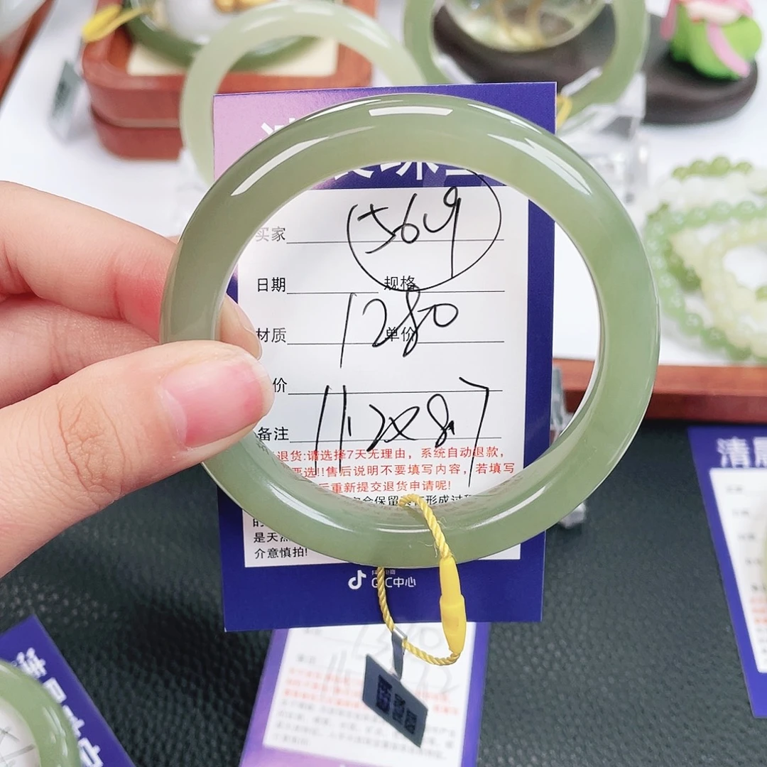 和田玉未镶嵌手镯