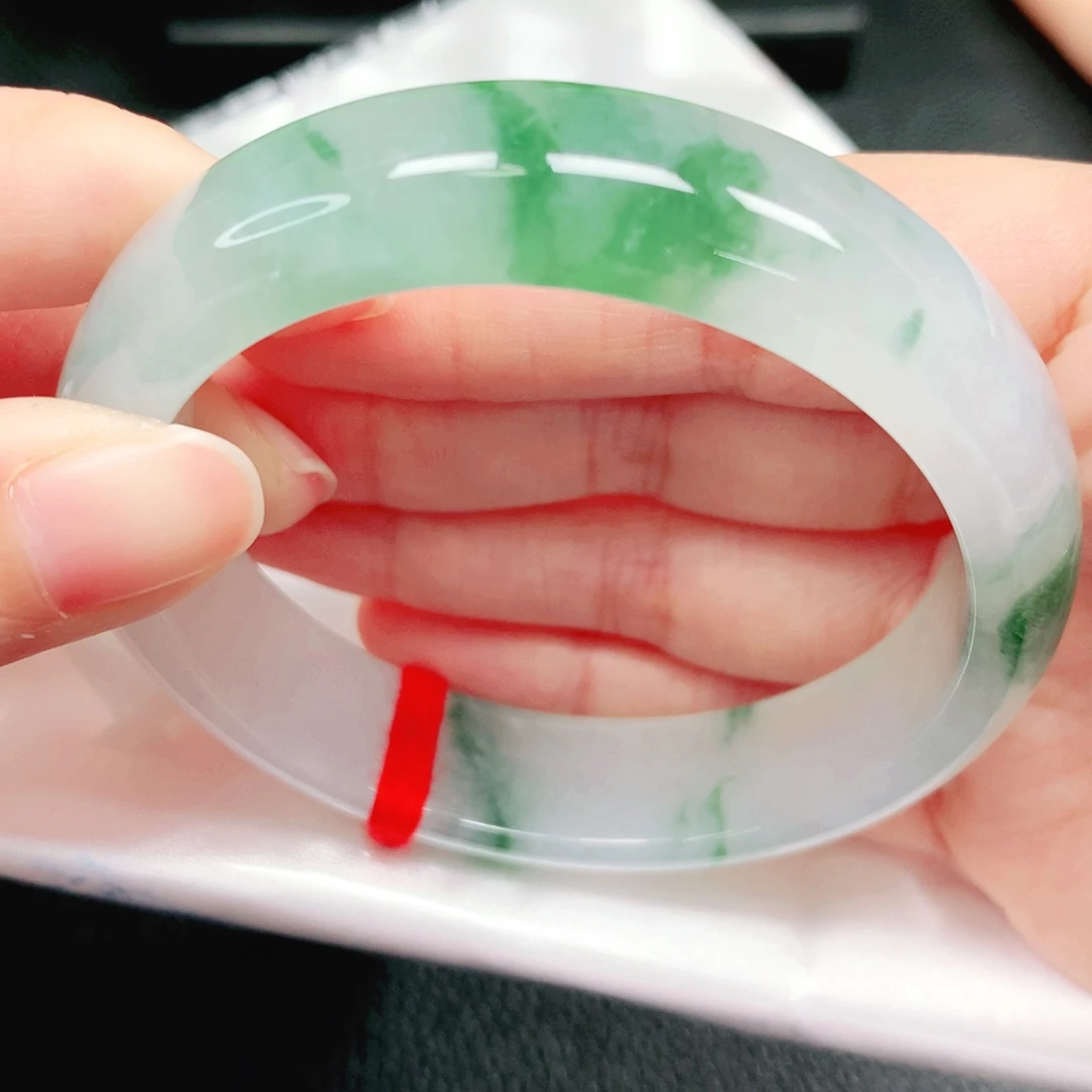 翡翠未镶嵌手镯57圈