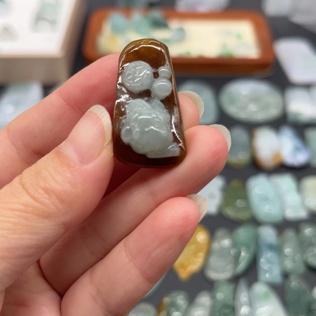 翡翠未镶嵌颈饰金蟾