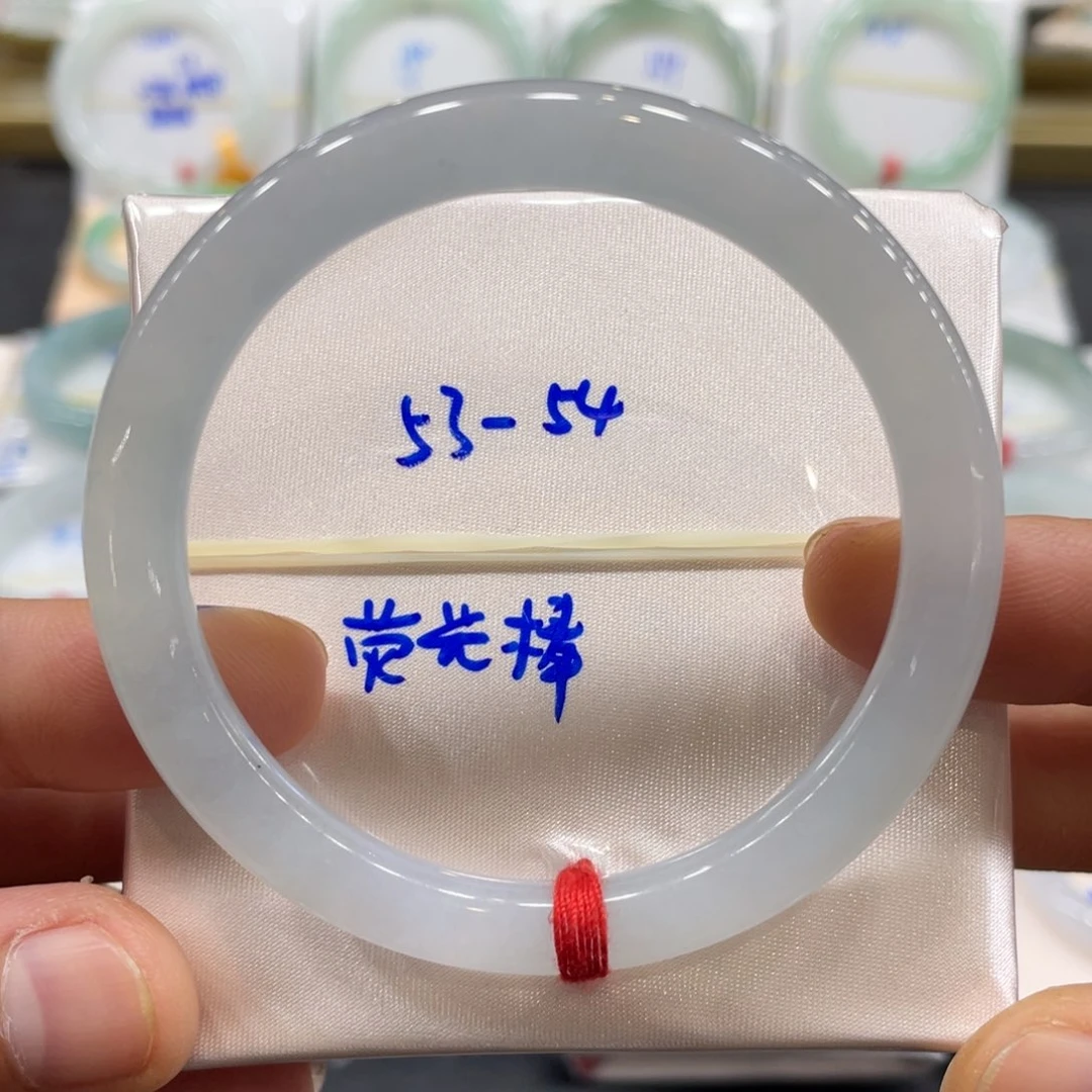 翡翠手镯未镶嵌翡翠手镯
