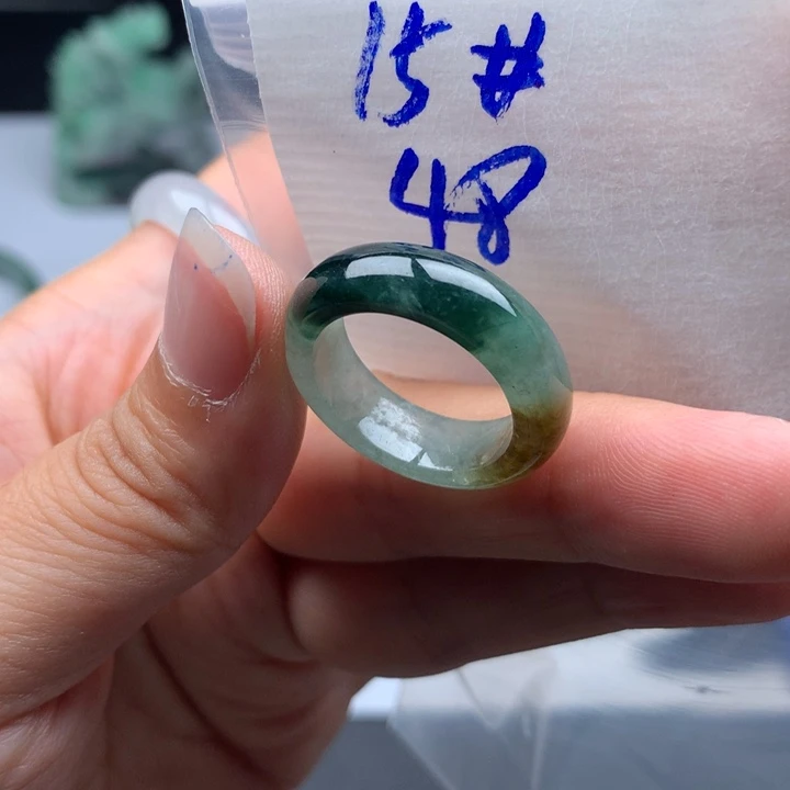 L***M翡翠未镶嵌戒指戒圈