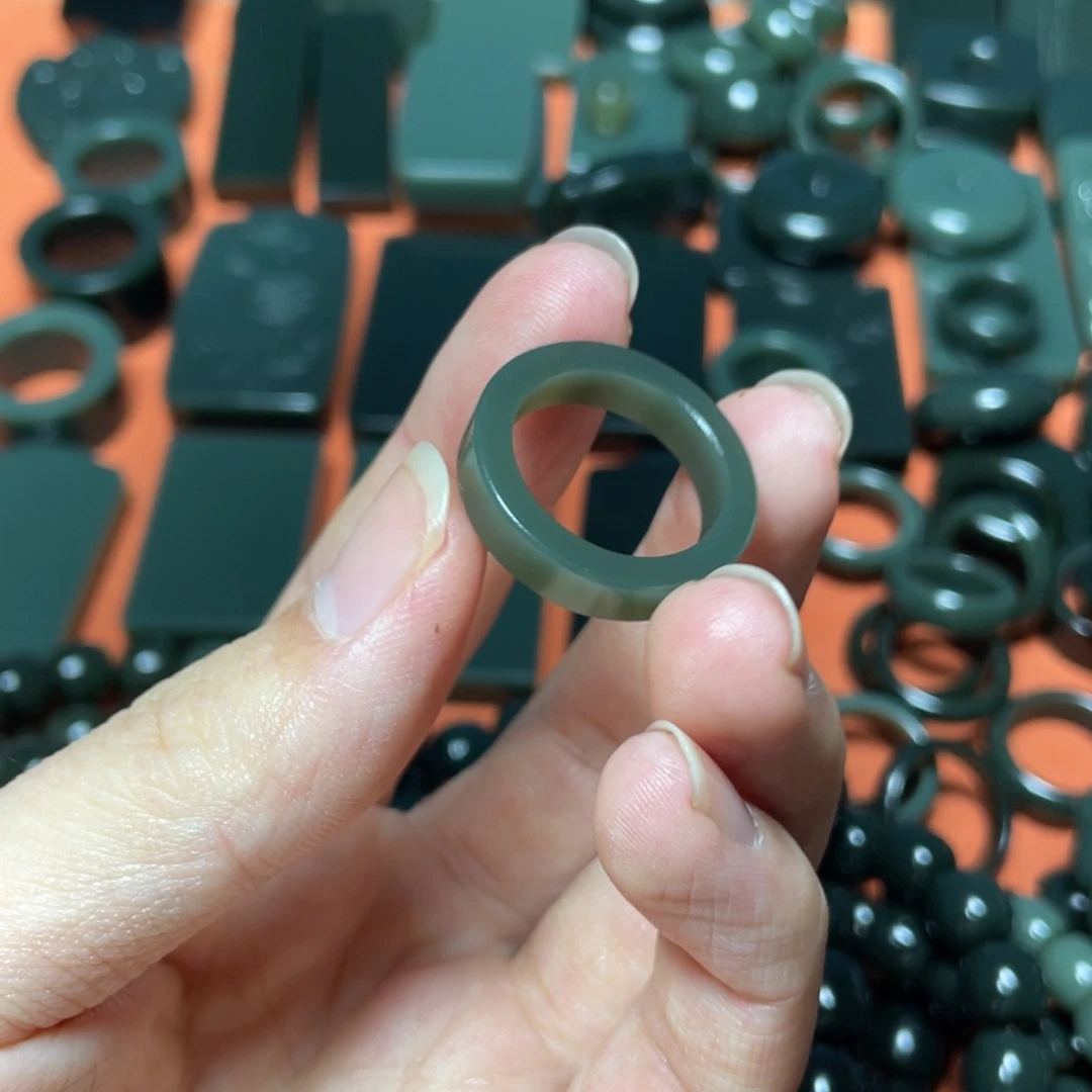 B***O和田玉未镶嵌颈饰