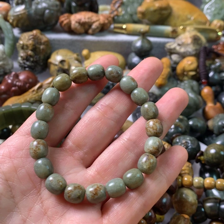 未镶嵌岫岩河磨玉（透闪石质玉）把件