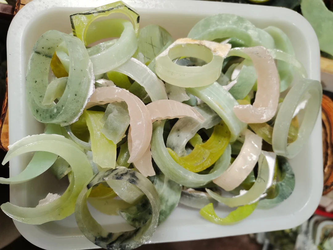 岫玉多色半圈心料3斤半一袋15元包邮，偏远地区不包邮