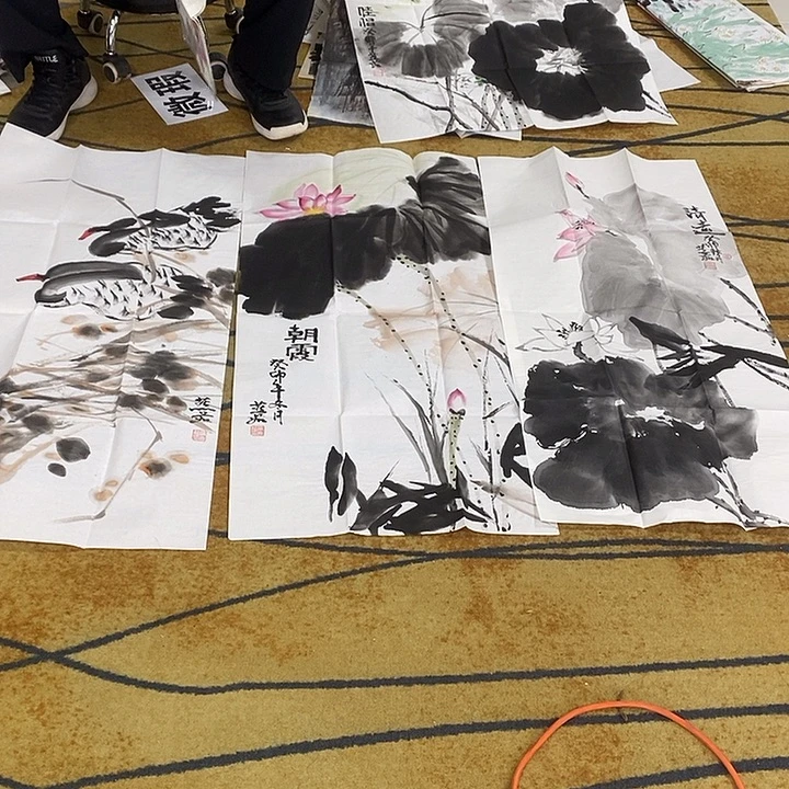 艺***生国画放漏三张燕茹