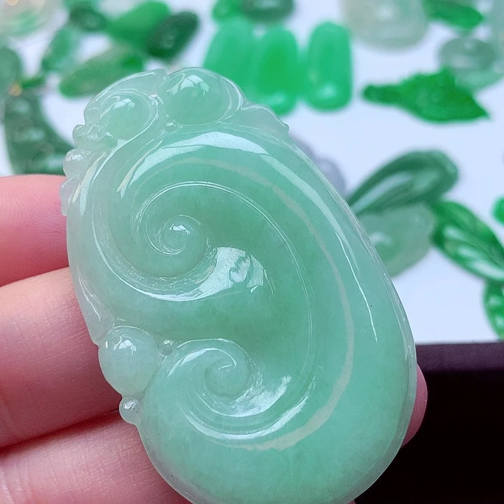 翡翠未镶嵌吊坠(不含链)果绿如意