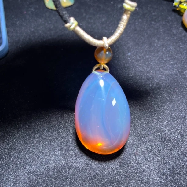 缅甸天然琥珀随型吊坠