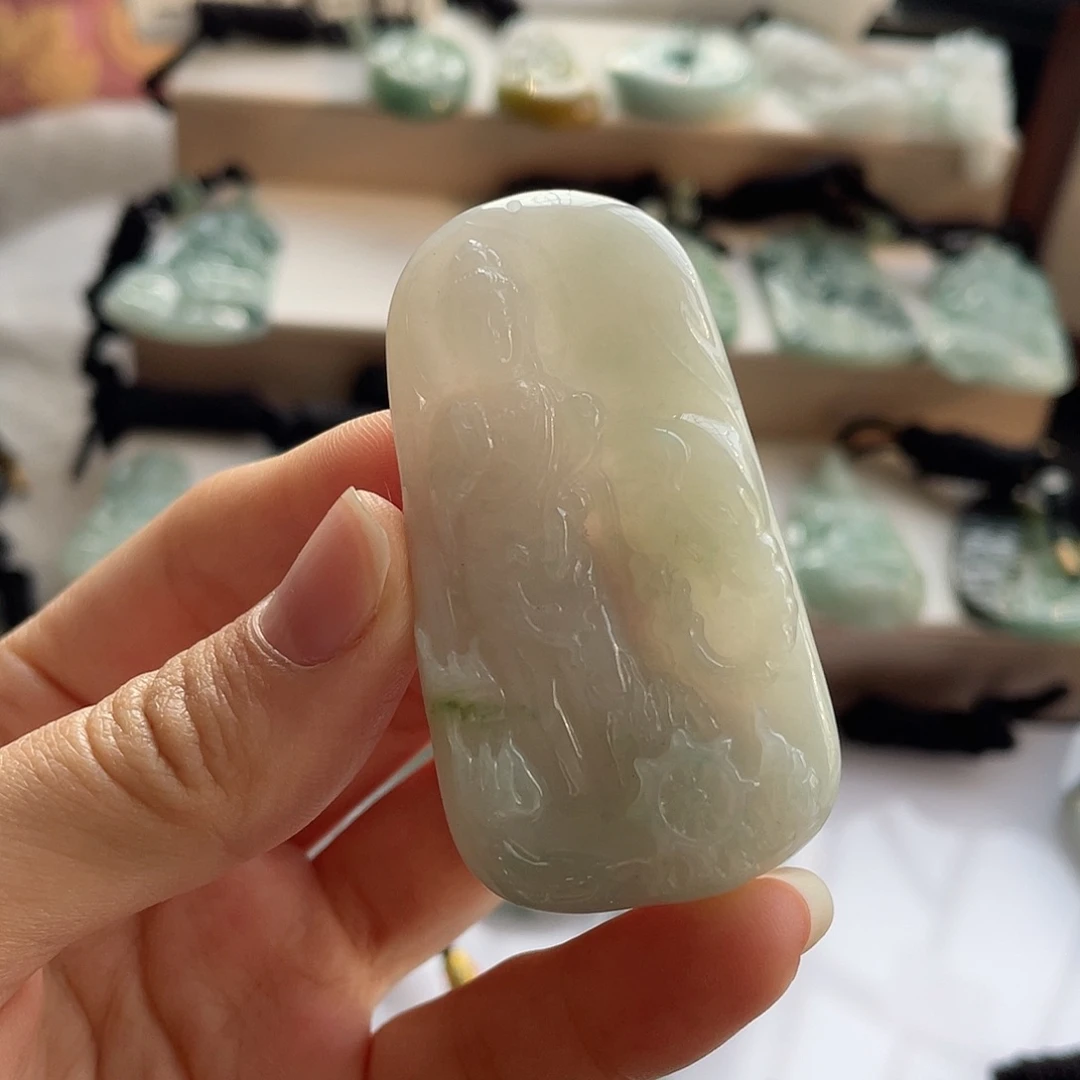 翡翠未镶嵌颈饰普贤菩萨