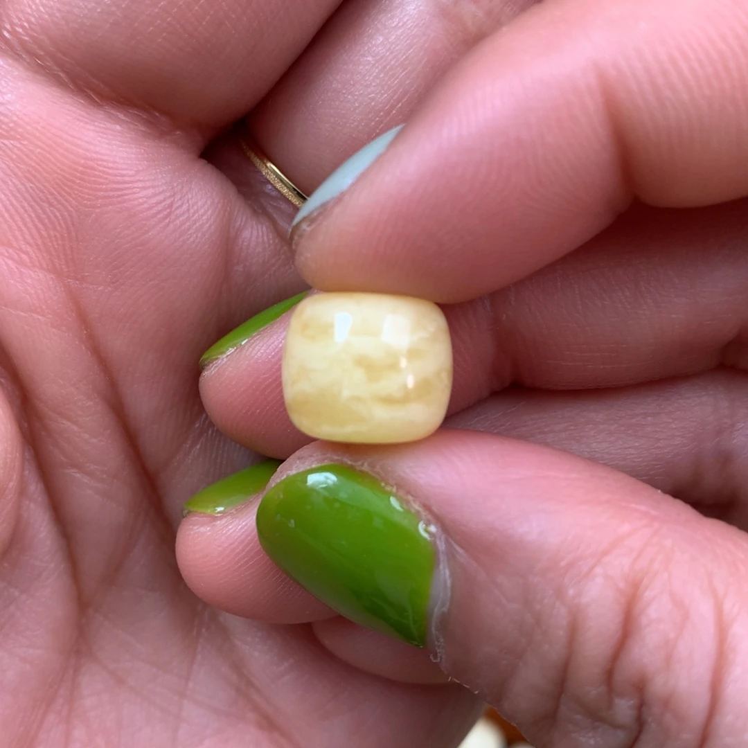 琥珀裸石未镶嵌人**任蜜蜡