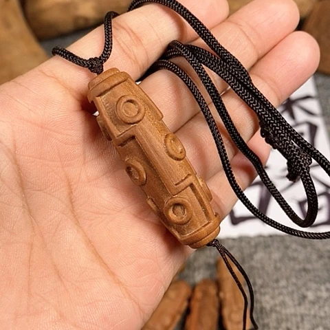 檀香木吊坠老山檀香雕刻大天天吊坠