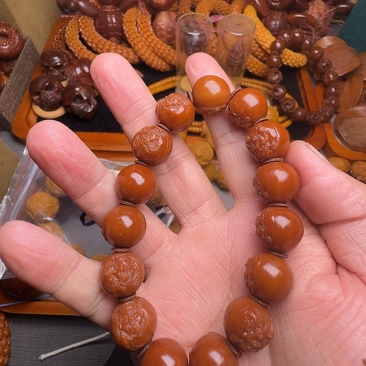 橄榄核吊坠您的司机正在途中