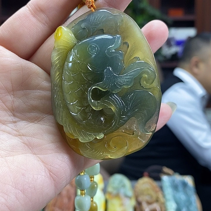 绽***芳蛇纹石玉未镶嵌颈饰