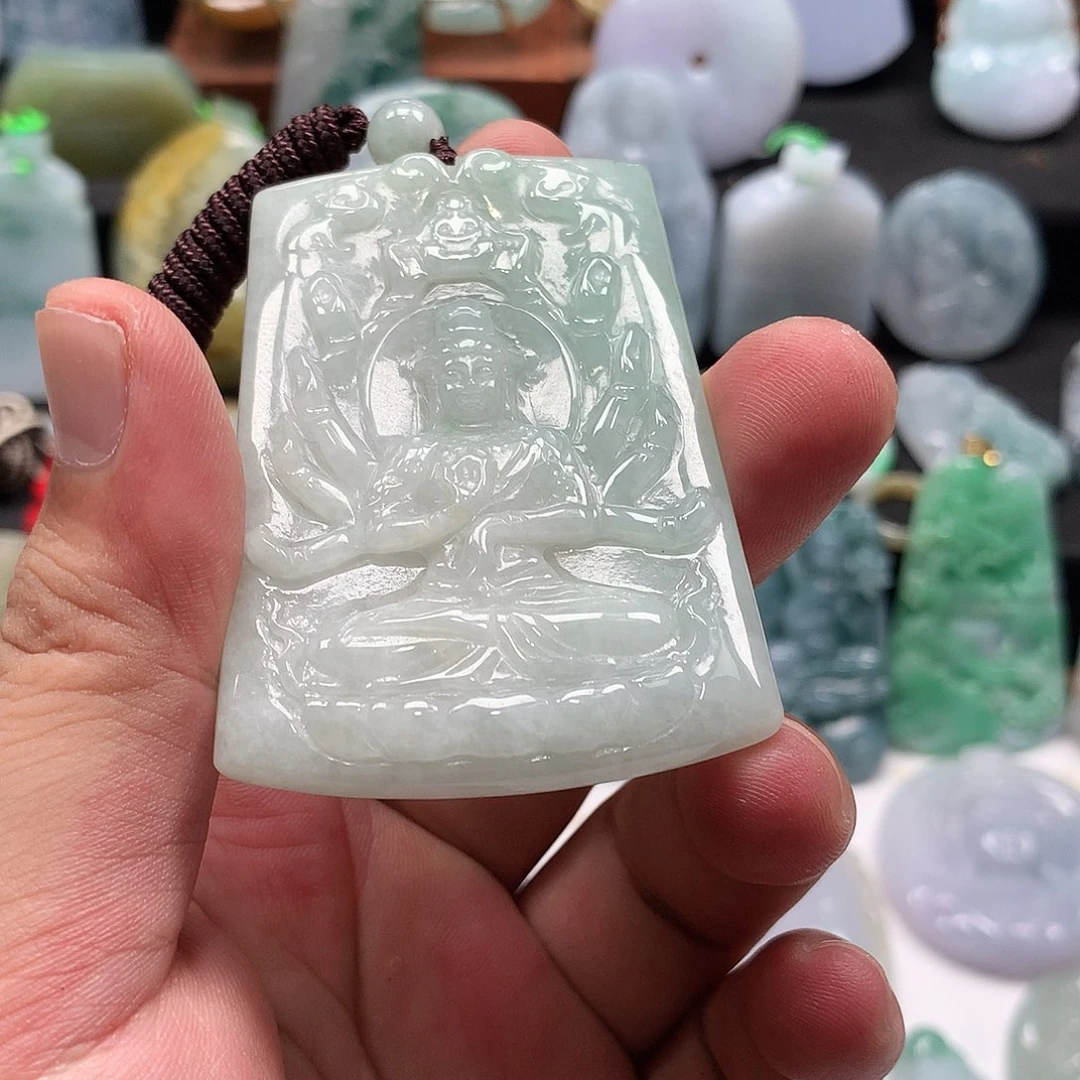 翡翠未镶嵌颈饰观音