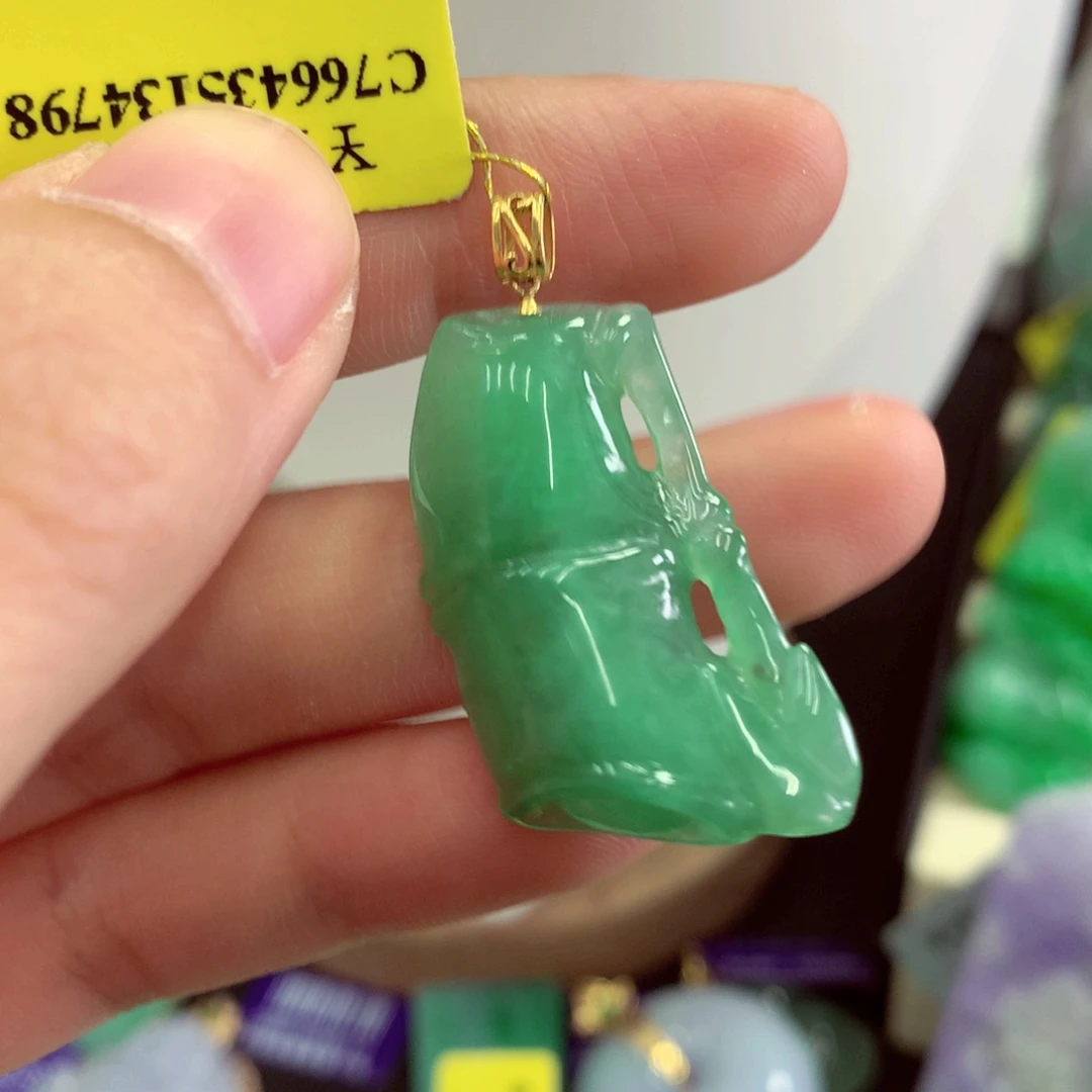 翡翠18K金镶嵌颈饰