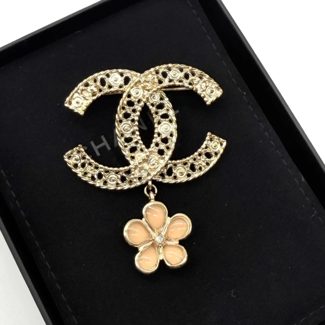 95新 Chanel/香奈儿 Chanel希腊琉璃花朵双C胸针 二手