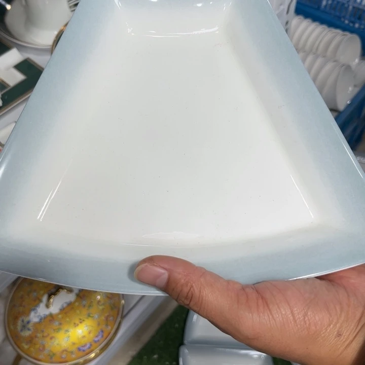 骨瓷渐变扇盘三个微瑕