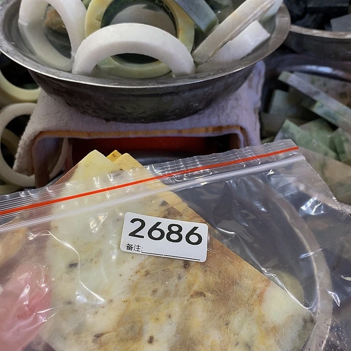 古***生蛇纹石玉未镶嵌手镯