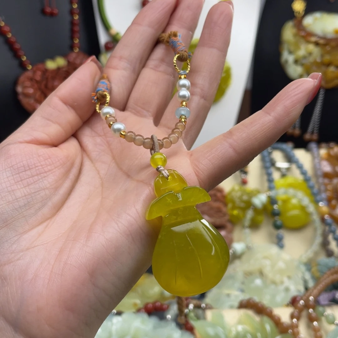 未镶嵌蛇纹石玉颈饰