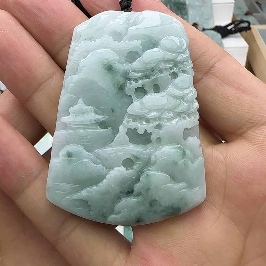 鹏***哥翡翠未镶嵌颈饰翡翠