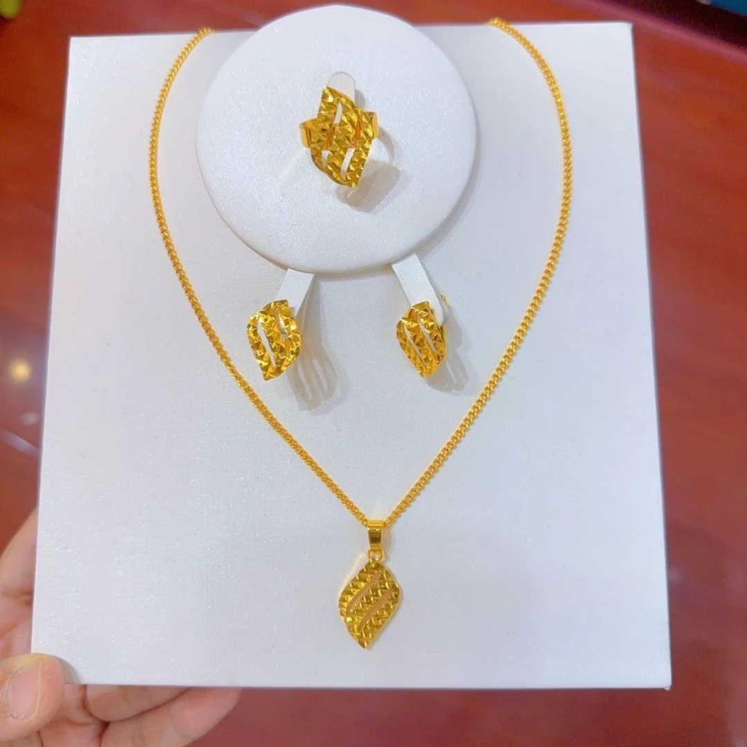 铜合金亚克力项链 新款时尚金色三件套首饰