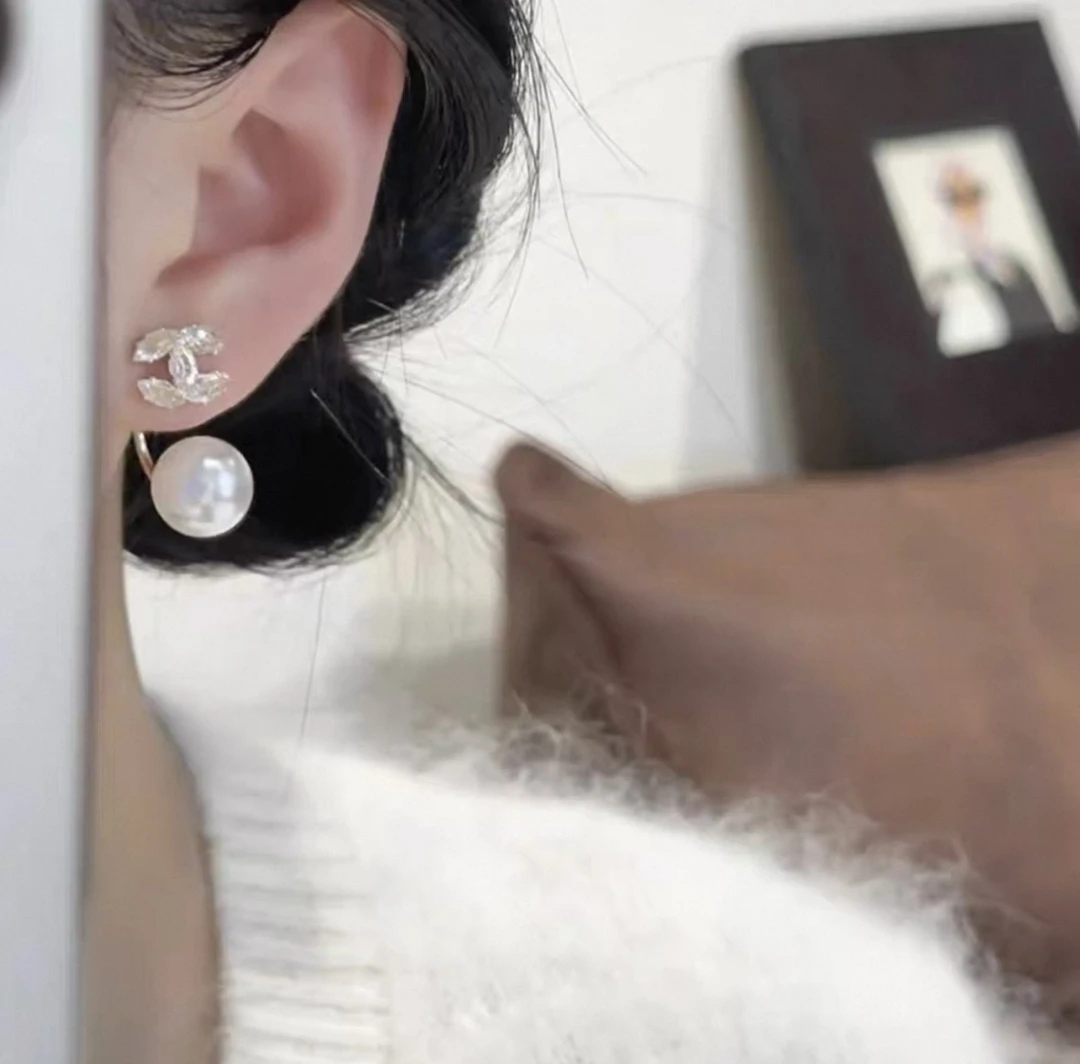 铜合金耳饰 锆石小香风珍珠耳钉女简约设计感百搭耳环