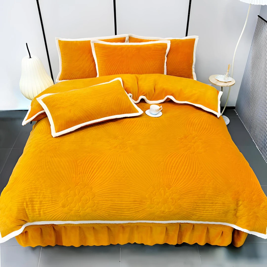 9-10斤花边床盖款牛奶绒三件套四件套雕花加厚三层夹棉轻奢学生