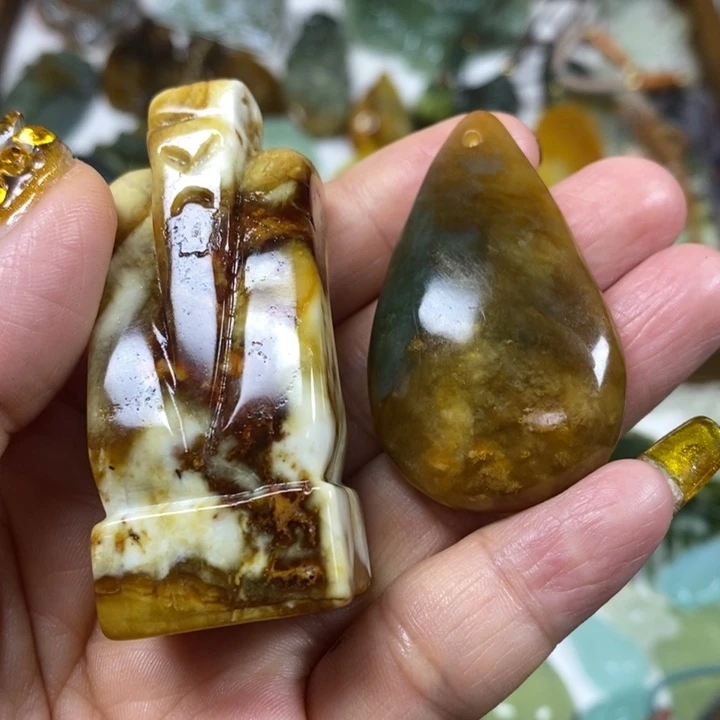 未镶嵌蛇纹石玉吊坠