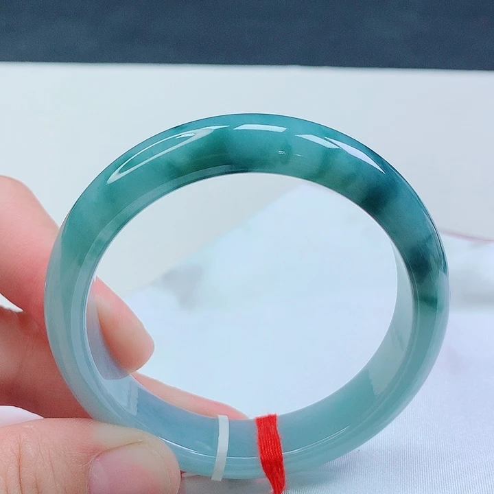 翡翠手镯未镶嵌59圈口天空蓝飘绿手镯